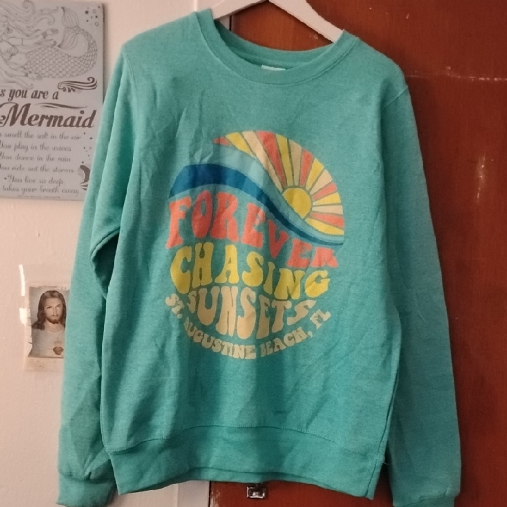 Forever Chasing Sunsets Graphic Sweater - Green